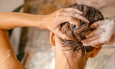 Natural & organic shampoo image