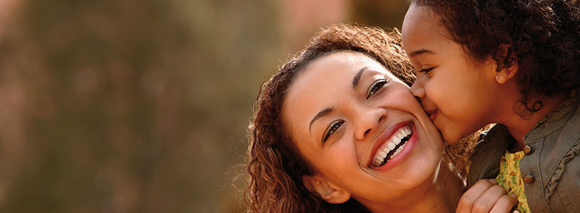 How to control frizzy hair naturally image