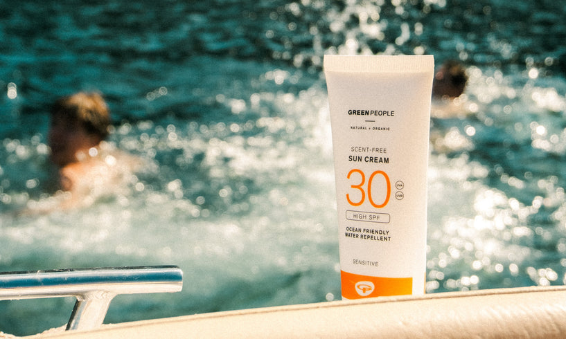 Waterproof sunscreen vs water-repellent sunscreen image